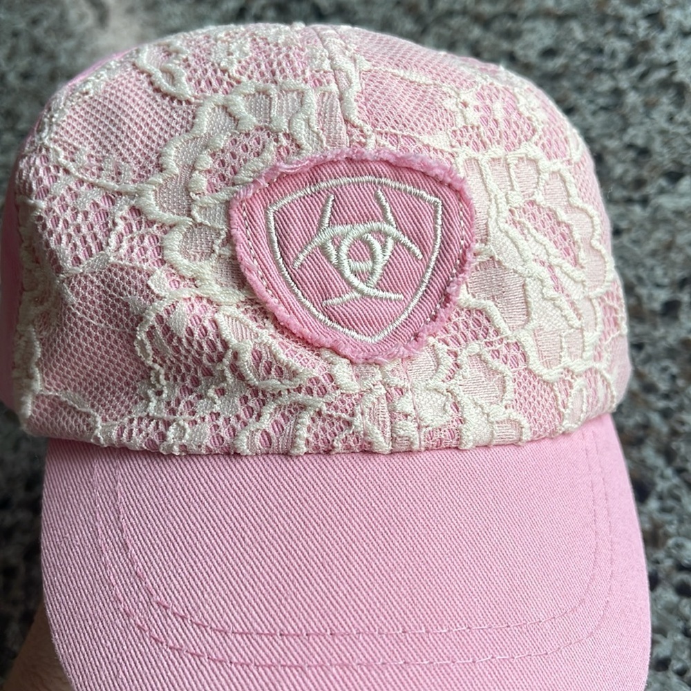 Ariat elastic back cap child’s pink with white lace‎ and logo on front . - Picture 10 of 14